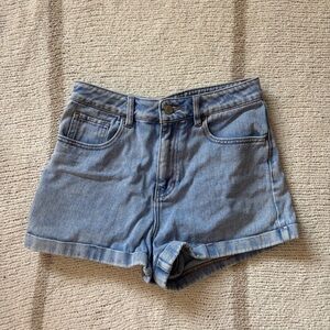 pacsun medium wash mom short 27”